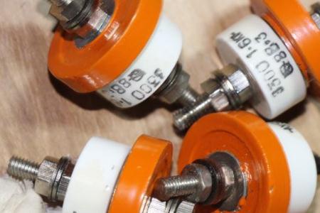 真空開關管的氣密絕緣系統(tǒng)、屏蔽系統(tǒng)以及導電系統(tǒng)